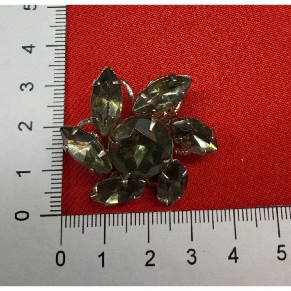 Avon Rhinestone Flower Brooch - Picture 7 of 9